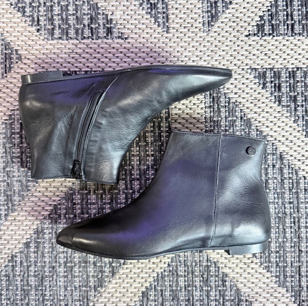 nila & nila Black Pointed Toe Leather Ankle Boot Size 36
